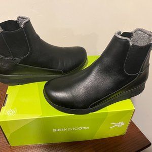 KURU Chelsea Boots